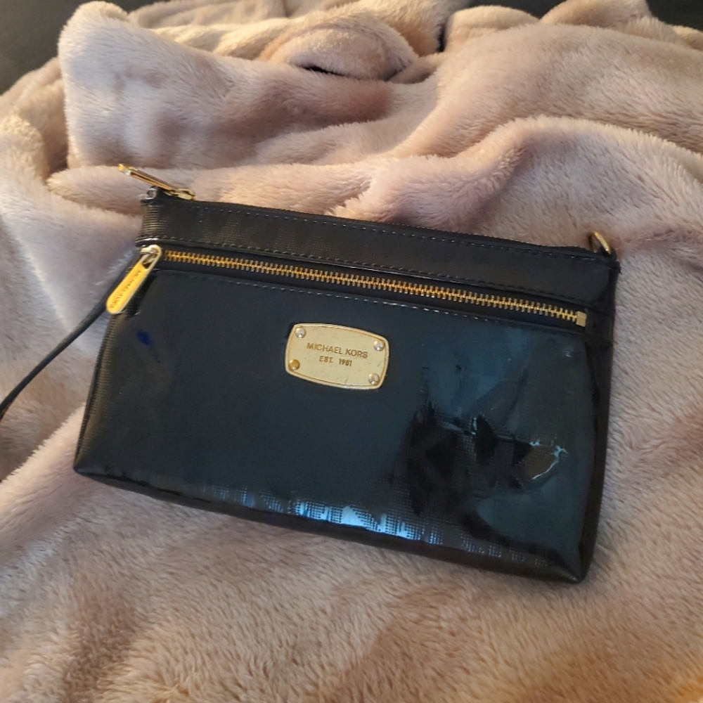 Michael kors wristlet purse